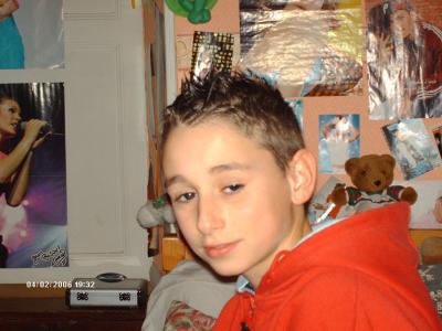 se gars avan jlaimer mes plus maintenan!!! franchemen  sur cette foto il a une drole de tete!!!!!